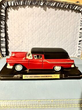 Road Legends 1/18 92209 - 1957 Ford Courier Sedan Delivery - Burgundy
